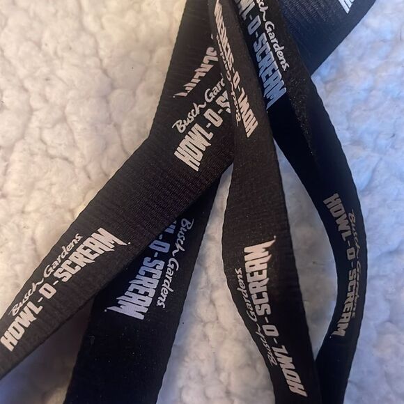 Howl o scream busch Gardens lanyard - Picture 4 of 4